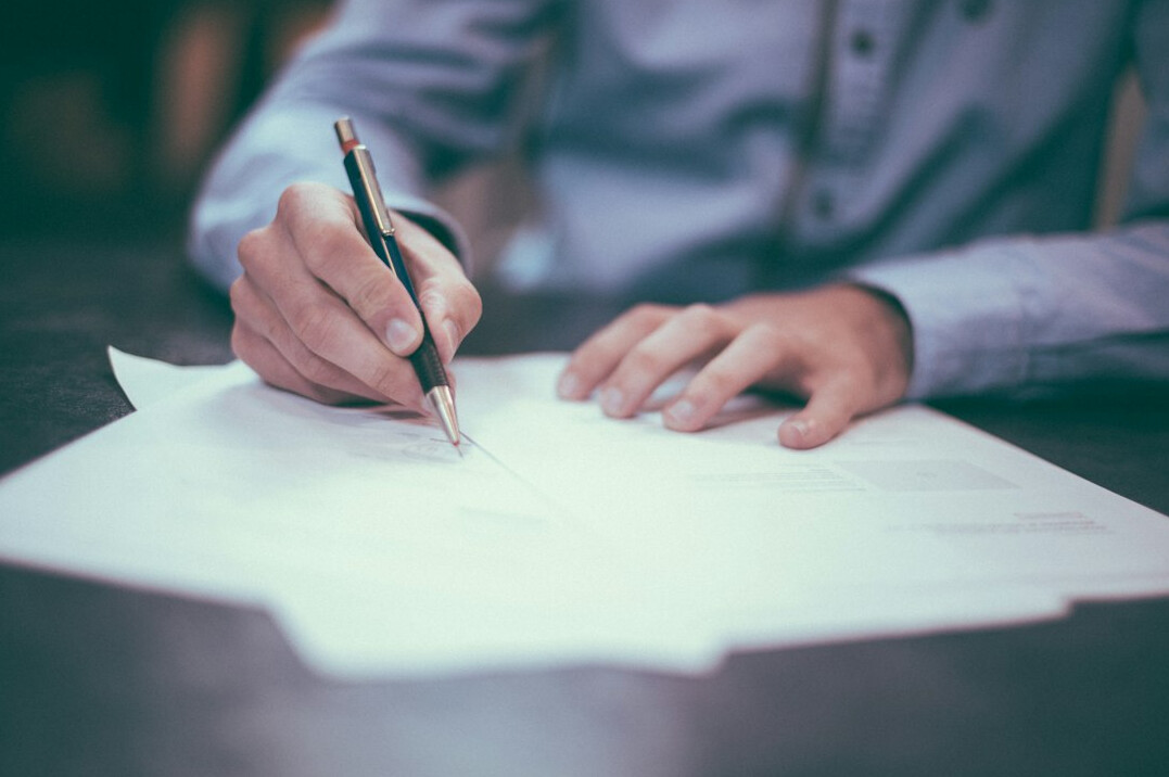 person signing digital insurance contract